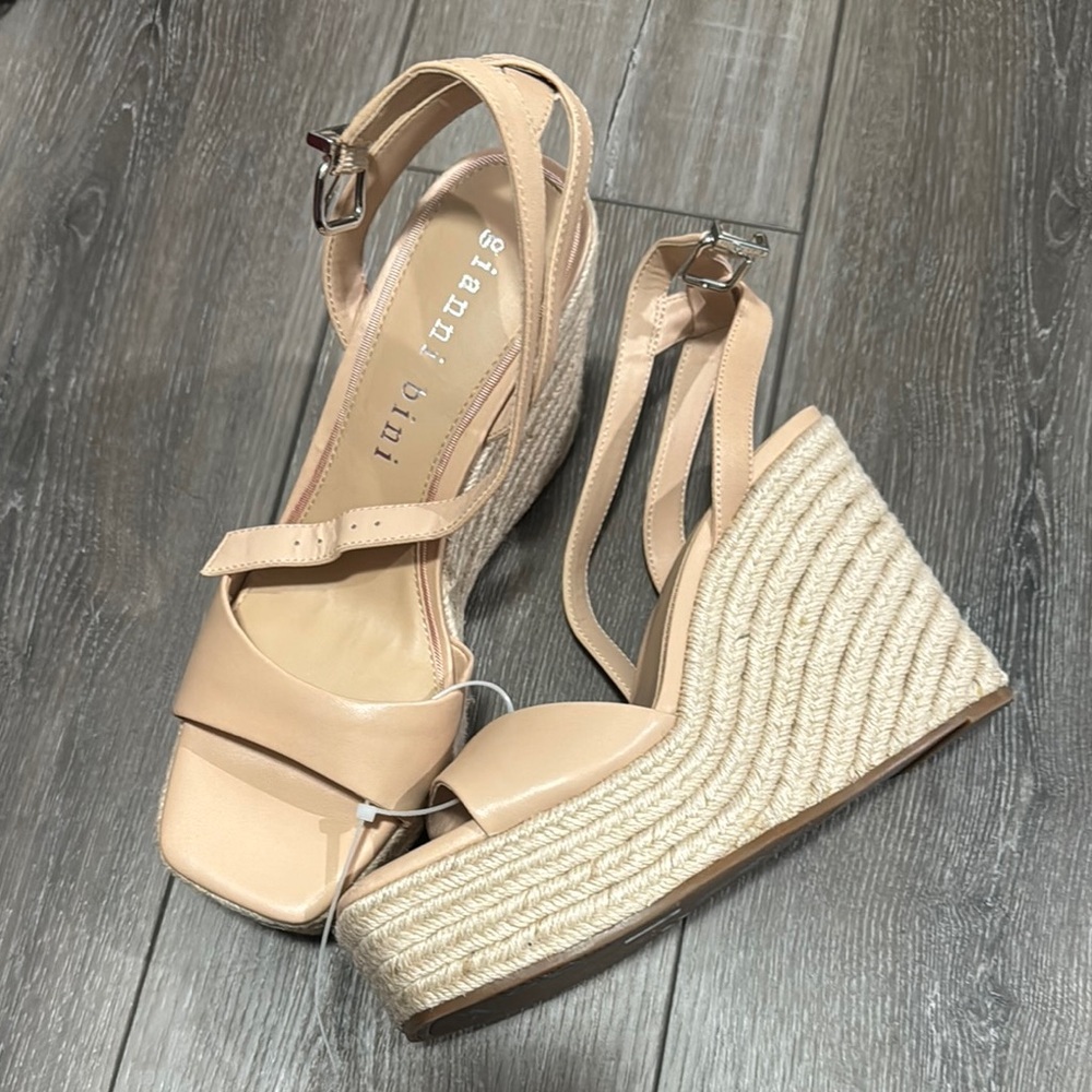 NWOT! Gianni Bini Tan Wedge Shoes with Comfortable Fit and Stylish Design